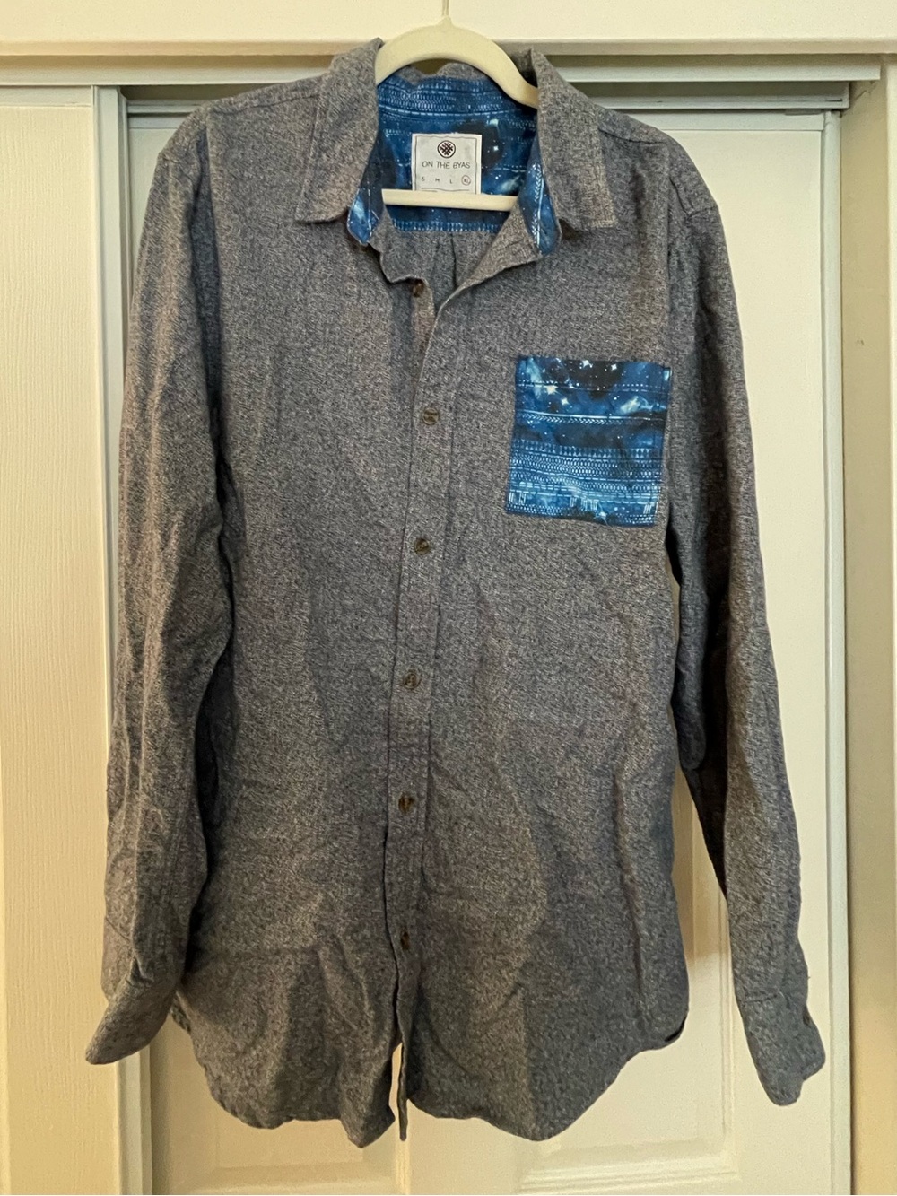 On The Byas Men's Gray Button-Up Flannel Shirt with Blue Accent Pocket